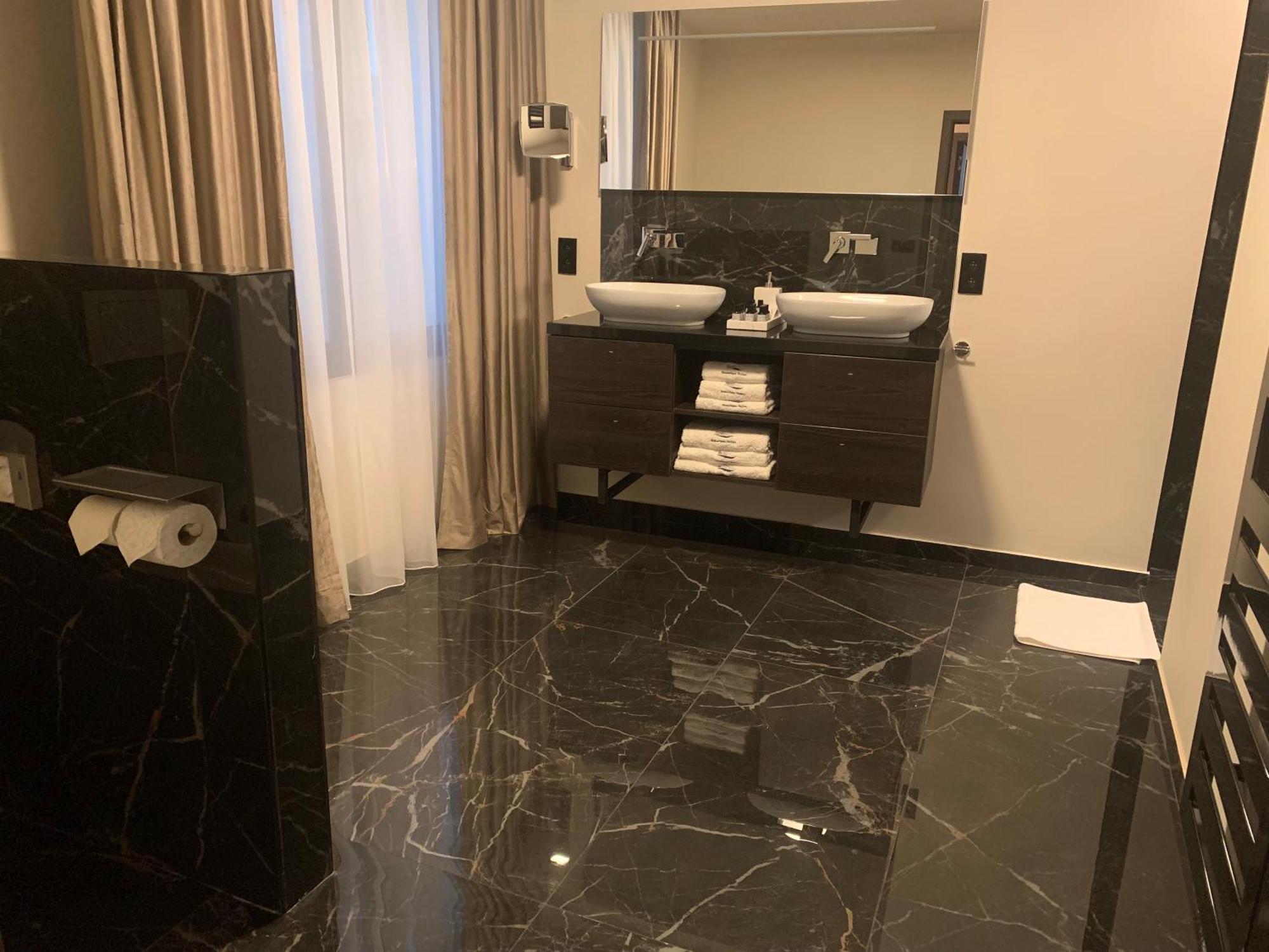 Botanique Suites Airbnb, Antwerpia Zewnętrze zdjęcie