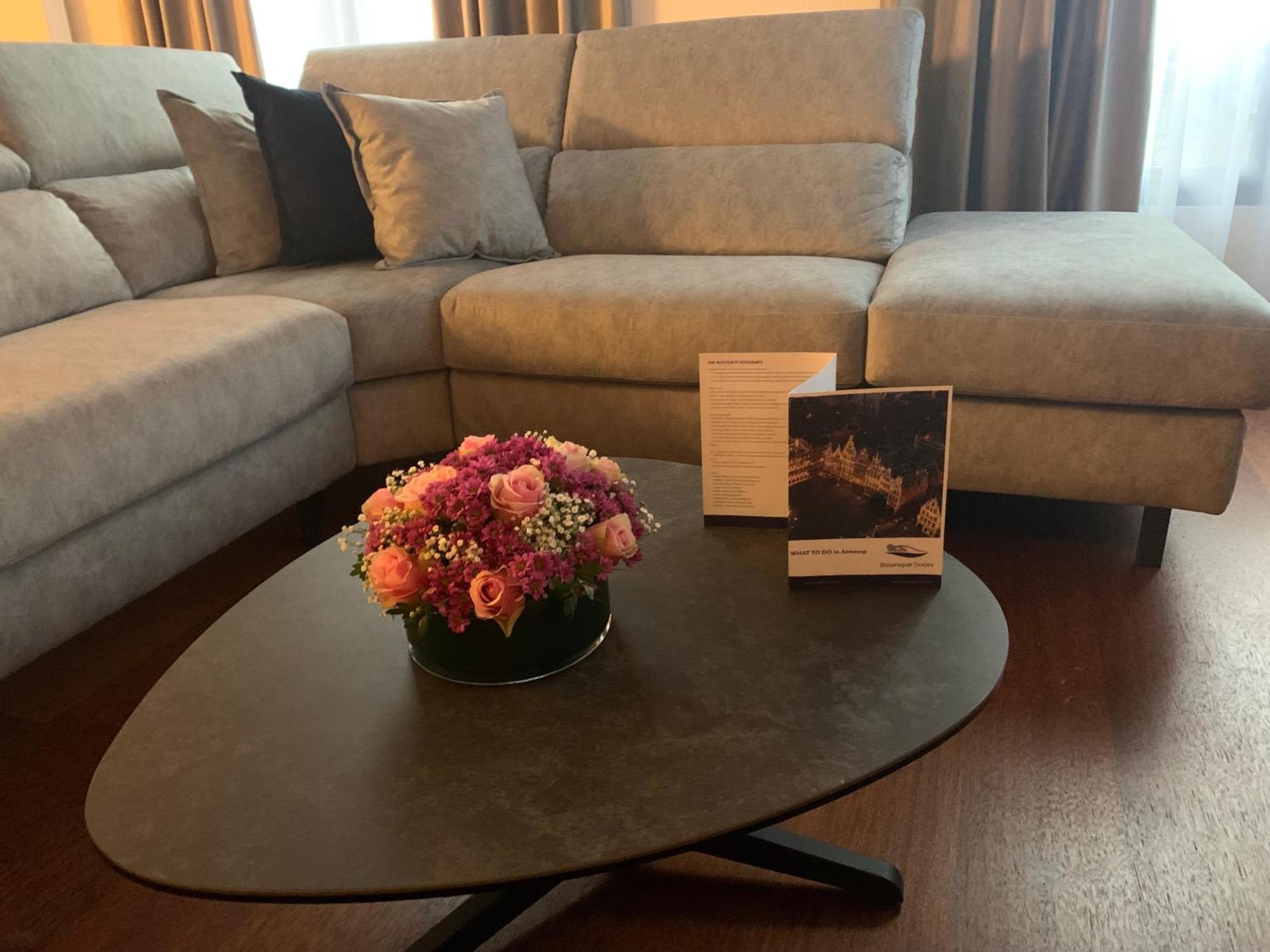Botanique Suites Airbnb, Antwerpia Zewnętrze zdjęcie